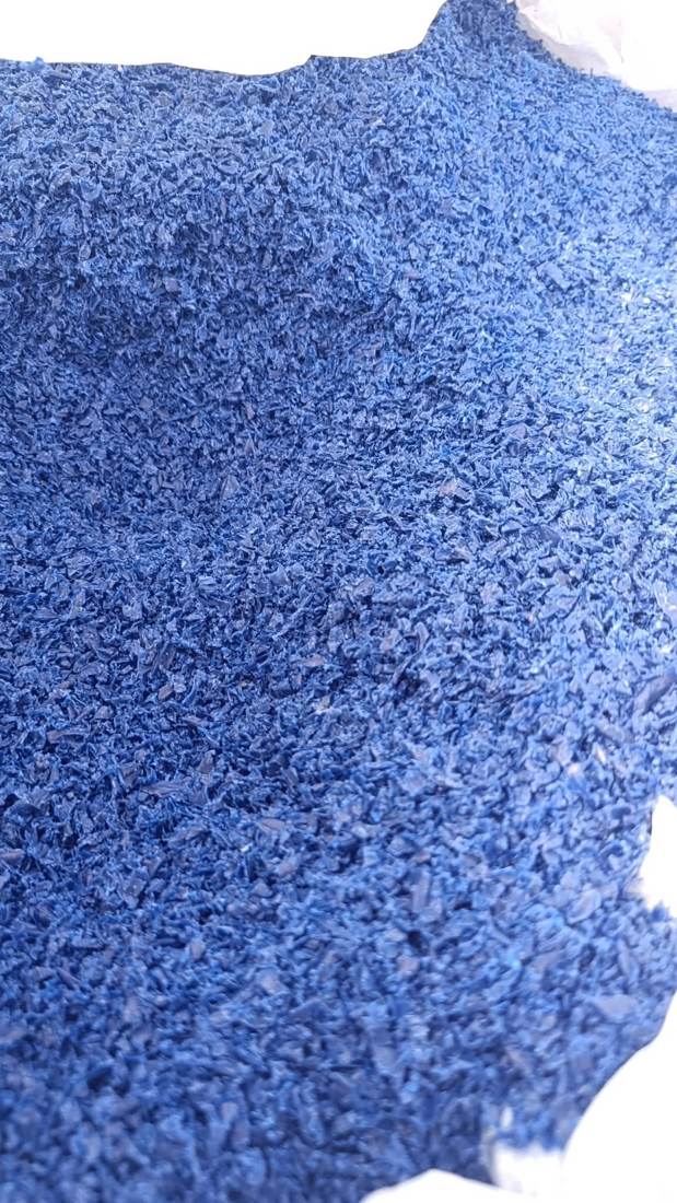 Garrafa HDPE postindustrial triturada